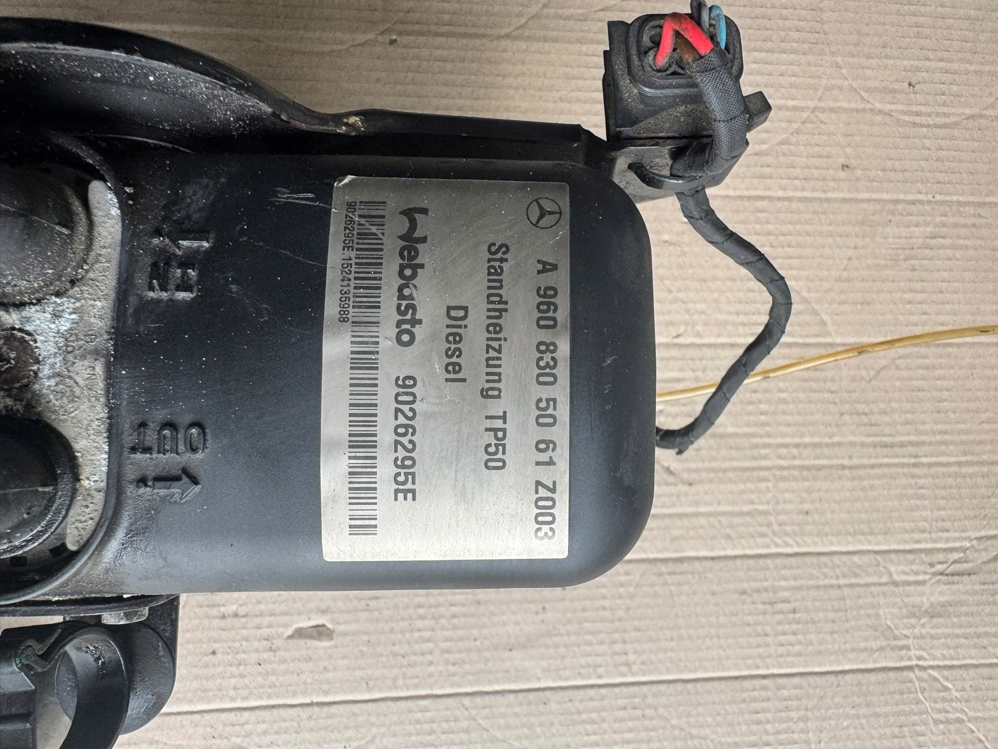 Calentador de Agua Mercedes-Benz A9608305061 usado 4