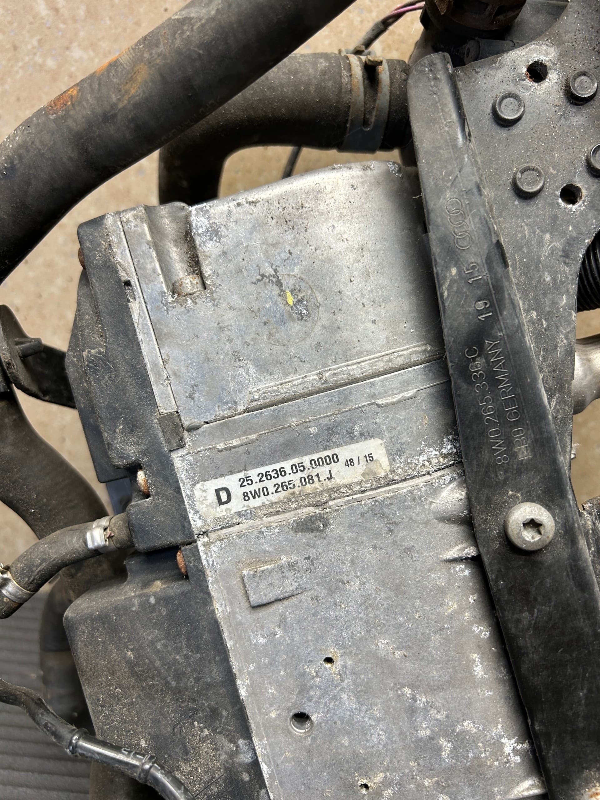 Calefactor de estacionamiento Webasto Audi A4 B9 8W0265081J usado 2