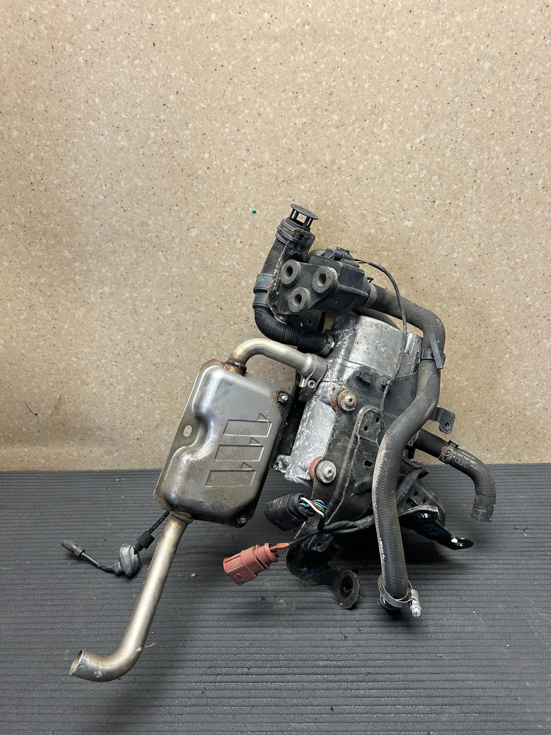 Calefactor de estacionamiento Webasto Audi A4 B9 8W0265081J usado 3