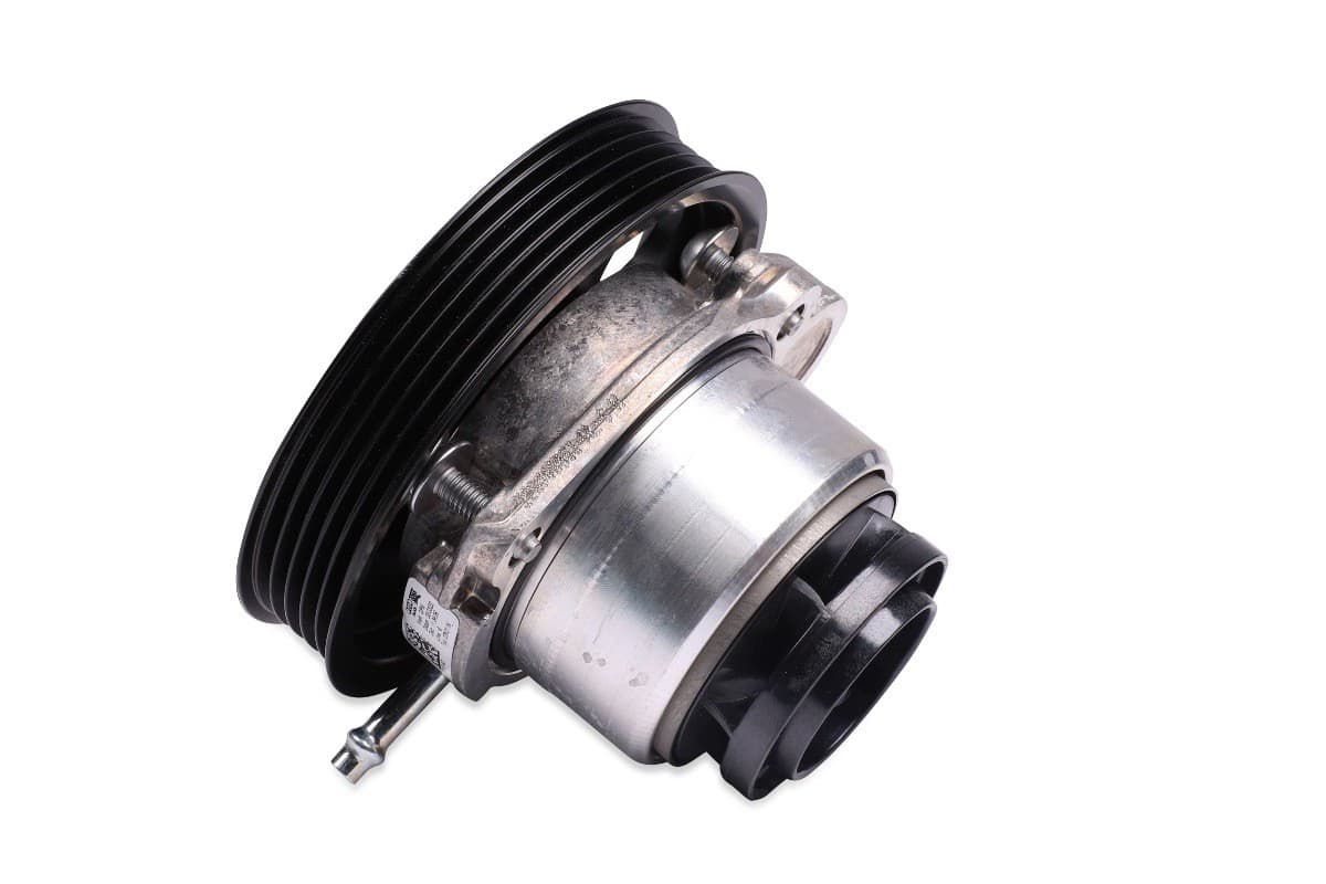 Bomba de refrigerante para Audi A3, Q3, TT 2.5 05.16- nuevo 2
