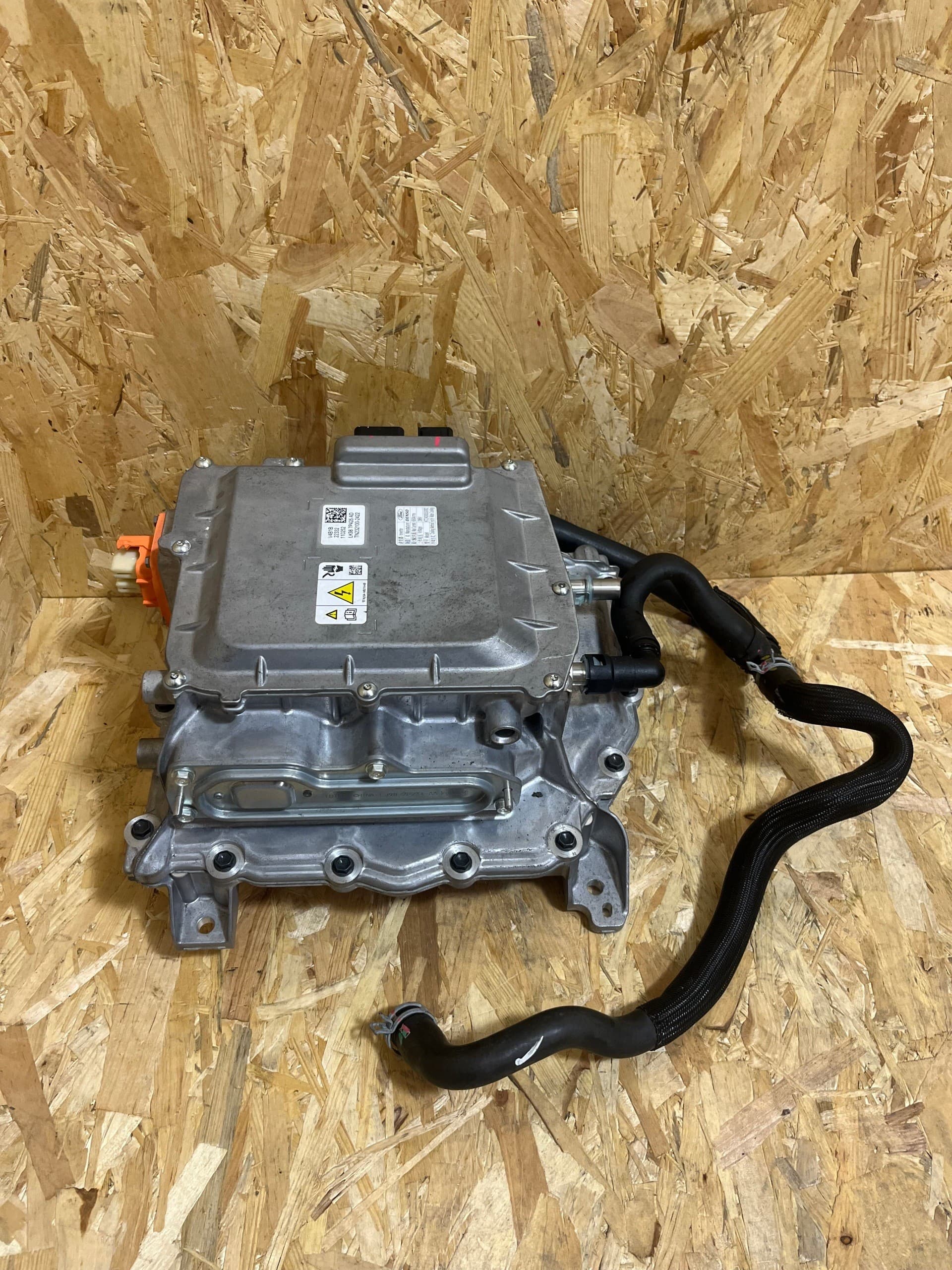 Inversor de Voltaje Original Mustang Mach-E GT LJ98-7P425-AD usado