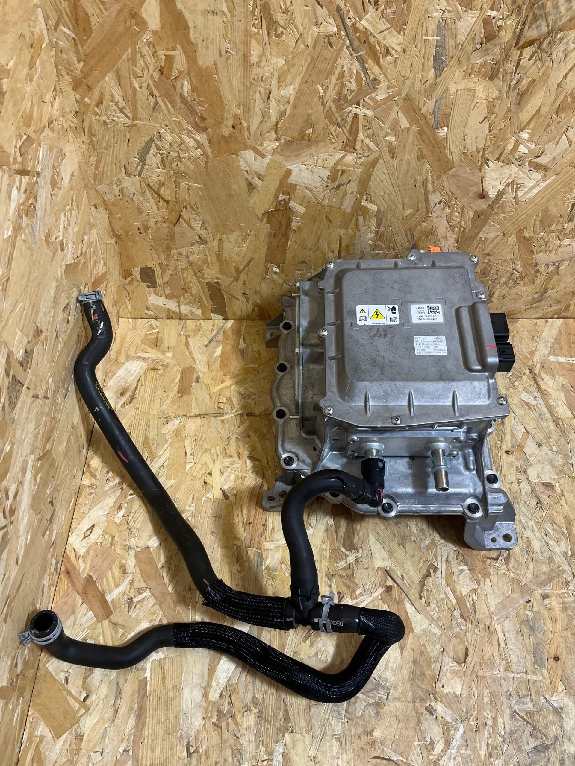 Inversor de Voltaje Original Mustang Mach-E GT LJ98-7P425-AD usado 4