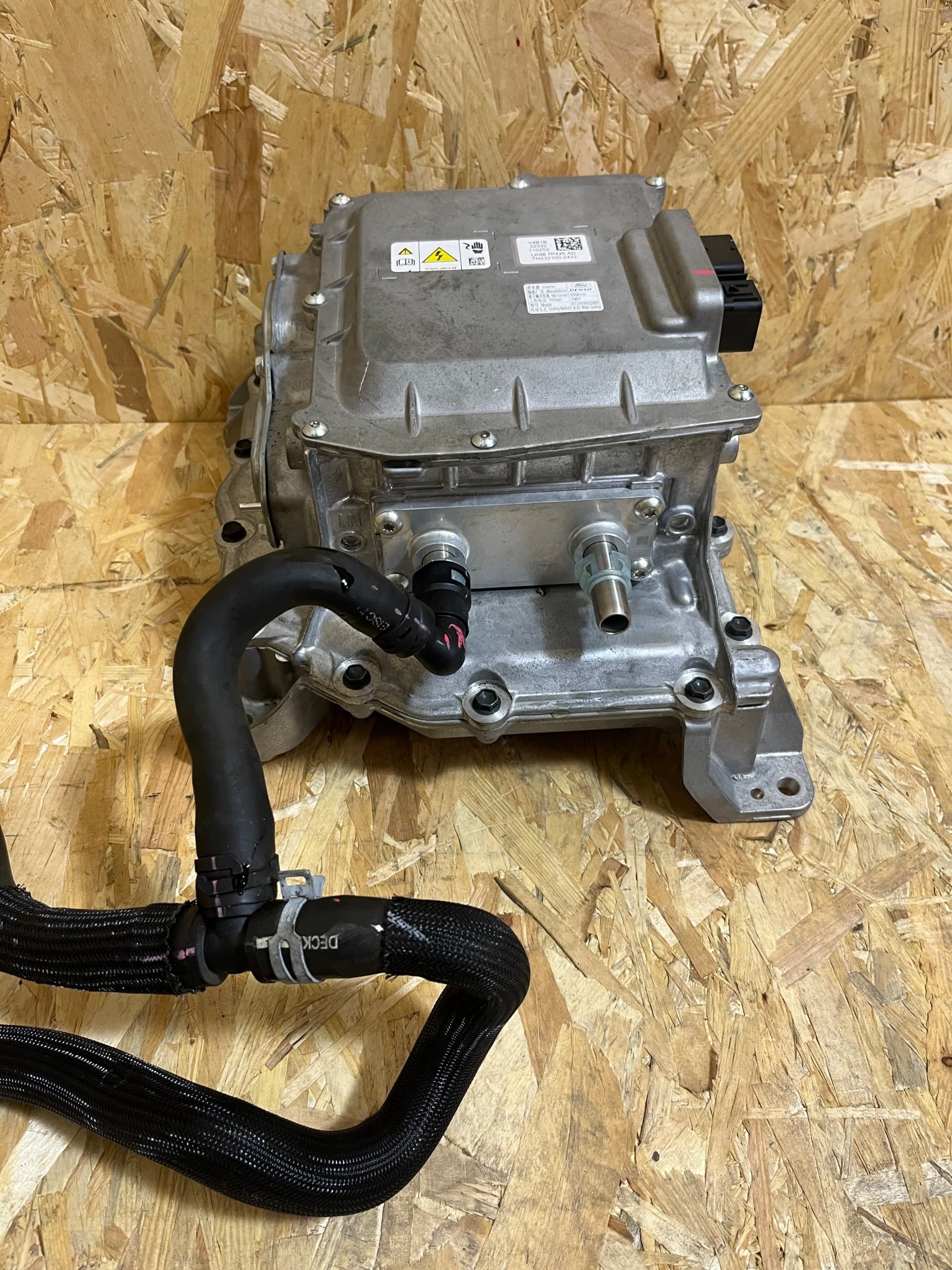 Inversor de Voltaje Original Mustang Mach-E GT LJ98-7P425-AD usado 6