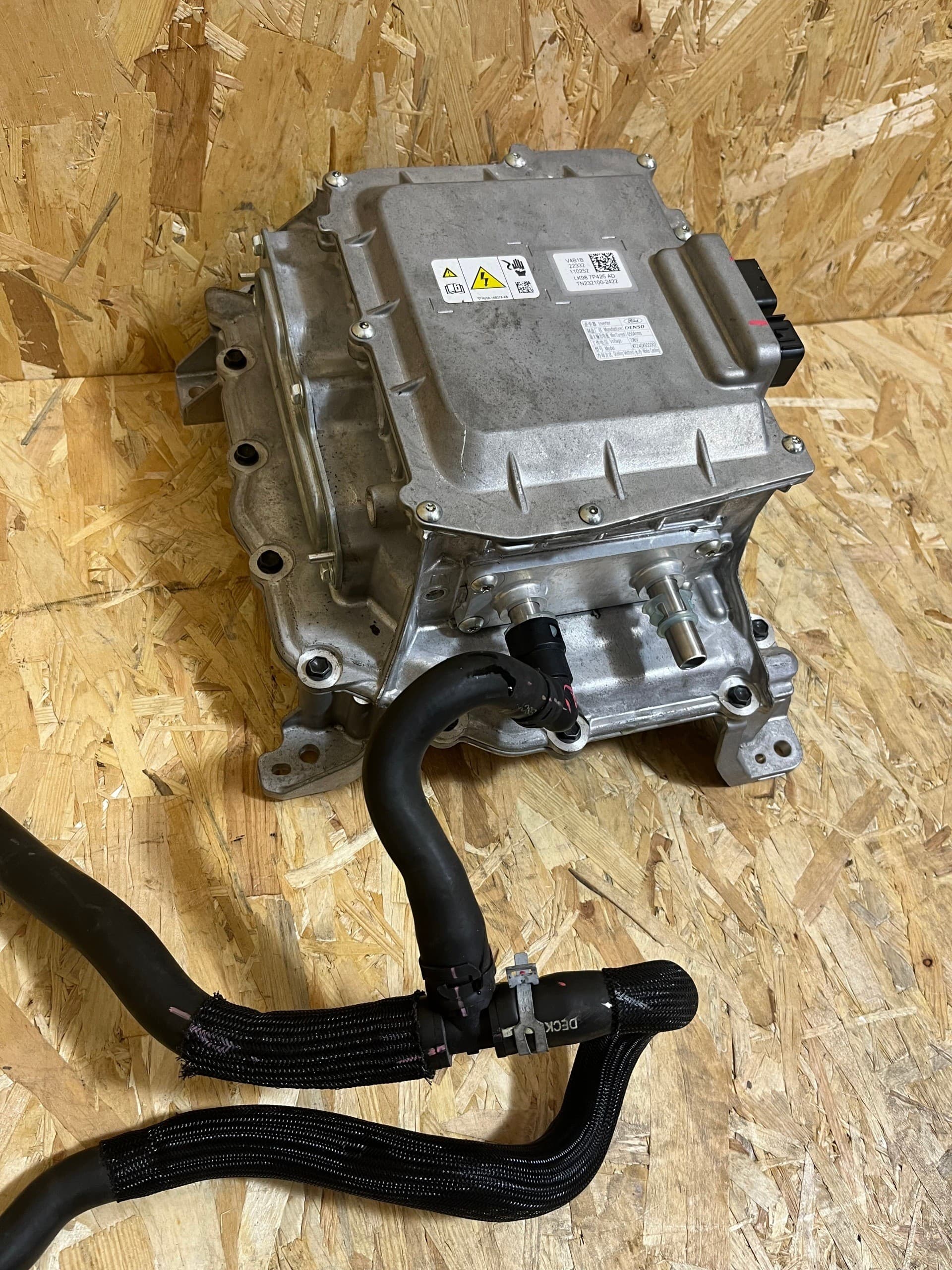 Inversor de Voltaje Original Mustang Mach-E GT LJ98-7P425-AD usado 7