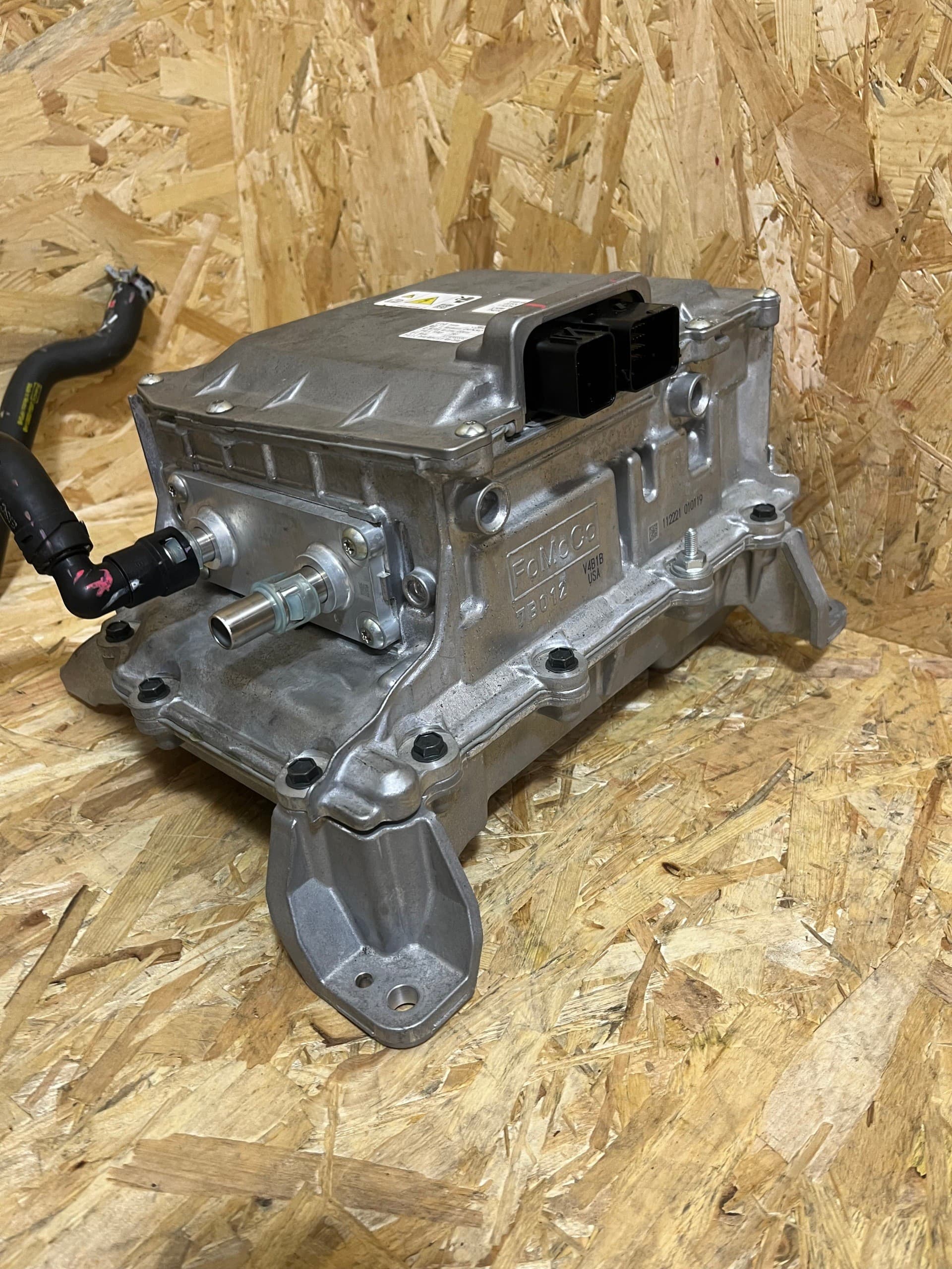Inversor de Voltaje Original Mustang Mach-E GT LJ98-7P425-AD usado 8