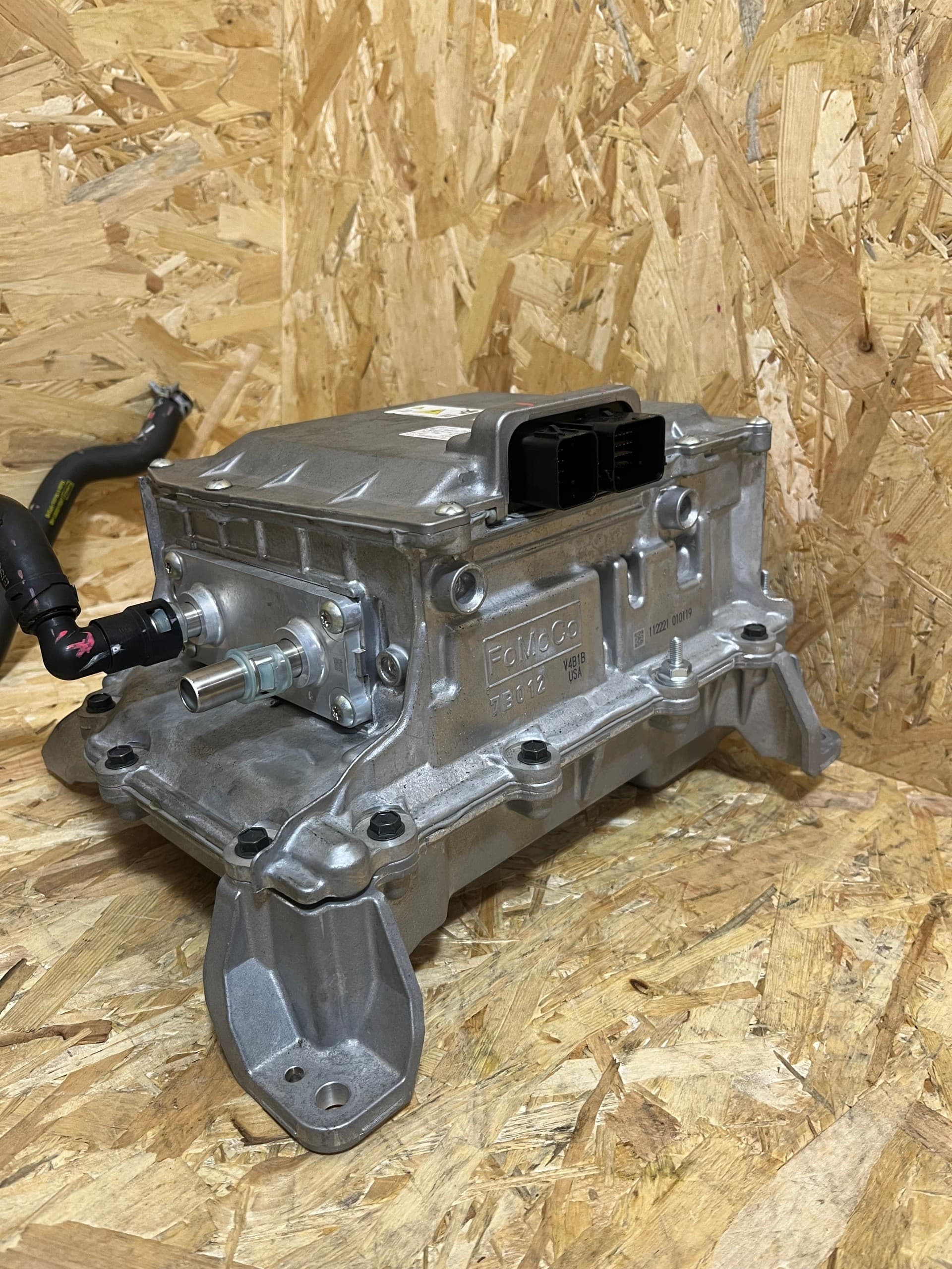 Inversor de Voltaje Original Mustang Mach-E GT LJ98-7P425-AD usado 9
