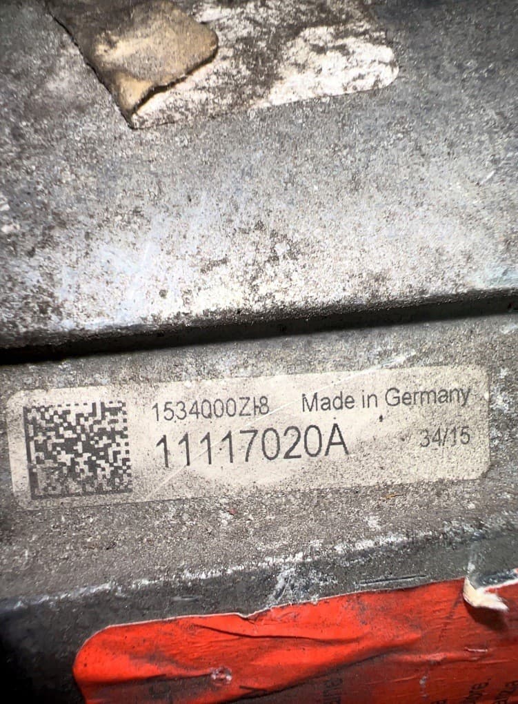 70347596 Volvo Bomba de circulación de refrigerante usado