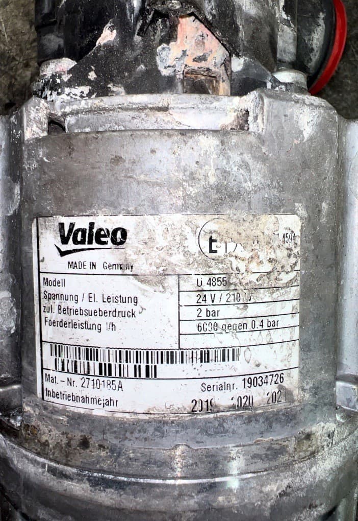 13210432 Bomba de circulación de refrigerante Volvo usado