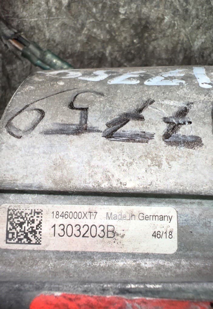 13210432 Bomba de circulación de refrigerante Volvo usado 2
