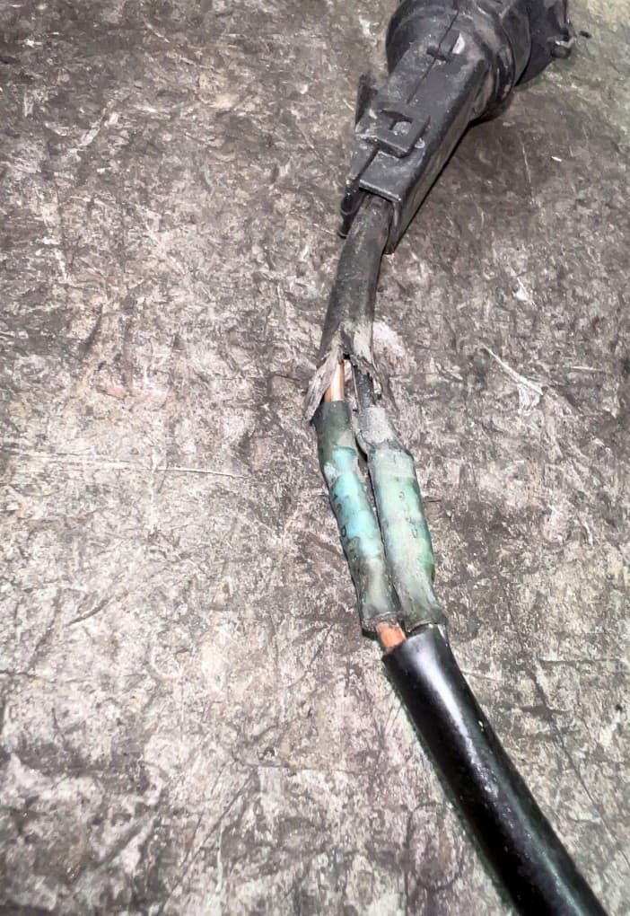13210432 Bomba de circulación de refrigerante Volvo usado 3
