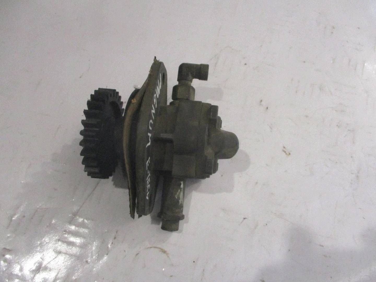 Bomba de Combustible Renault Magnum E-Tech 2445110500 usado