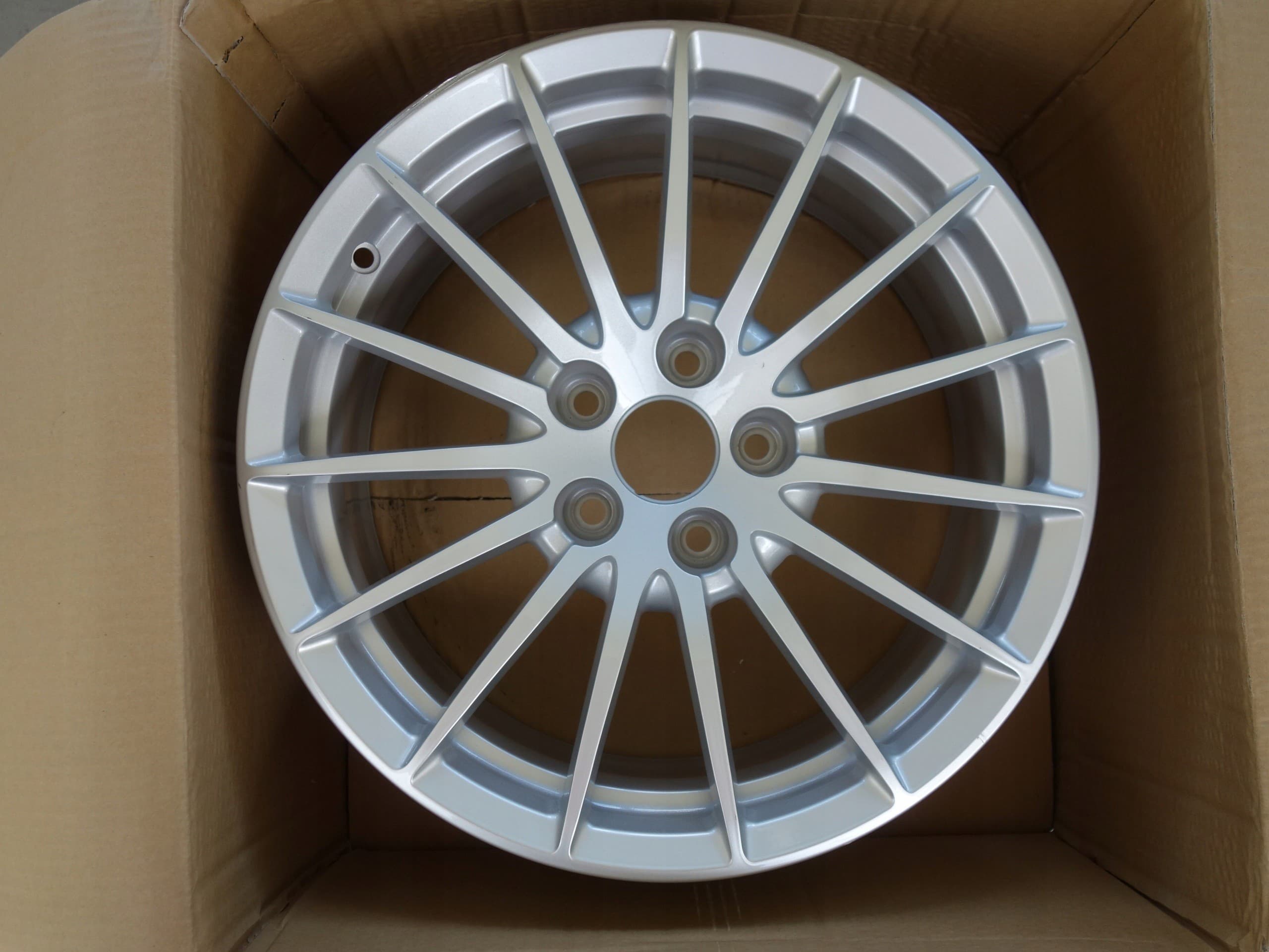Juego de ruedas Audi A5 (F53) 8W0601025AE 2.0L 140kw 2017 nuevo