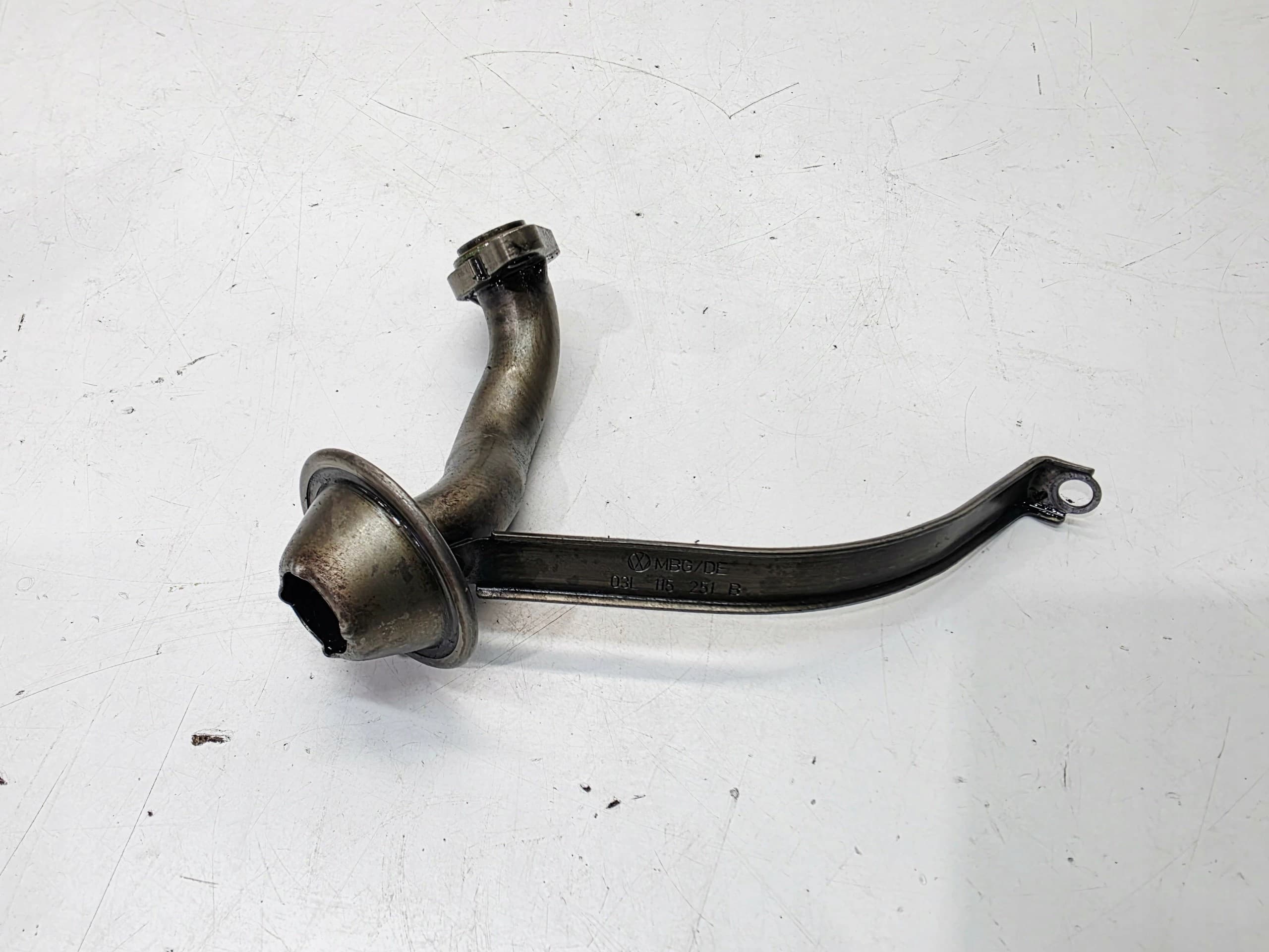 Tubo de Succión de Bomba de Aceite VW Amarok 2H 03L115251B nuevo