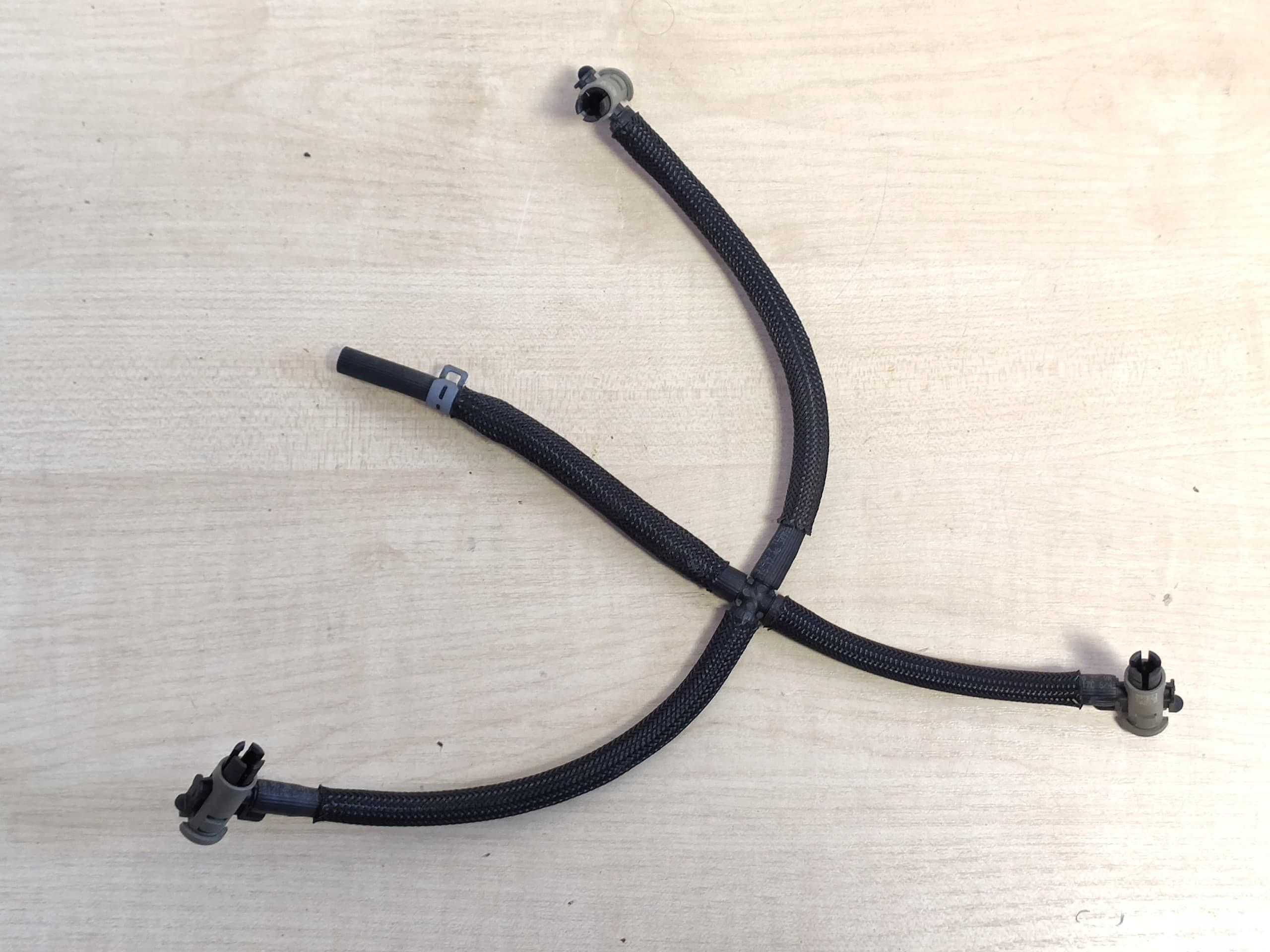 Cable de retorno de combustible VW Polo 6R 04B130235B nuevo