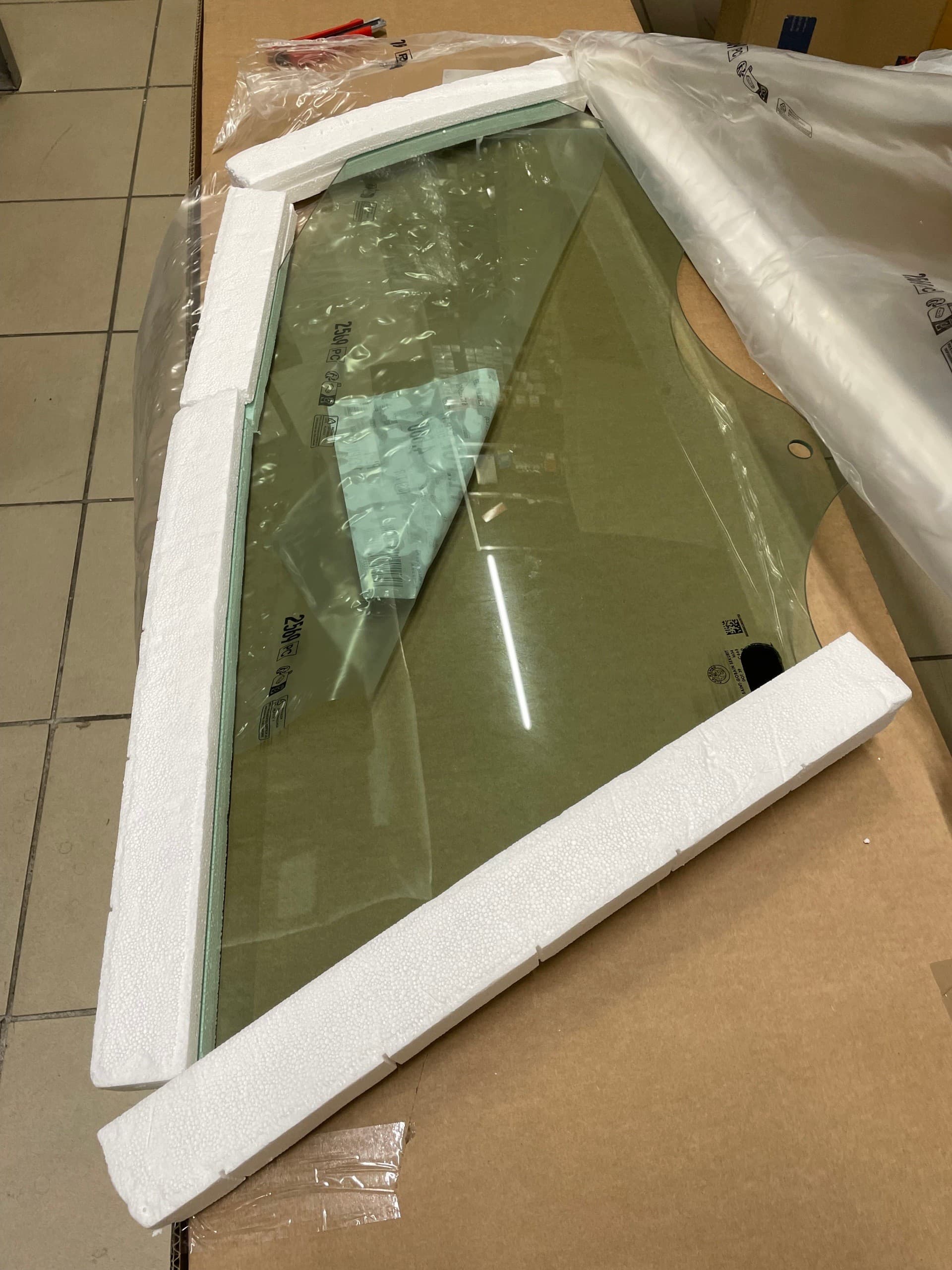 Cristal de Puerta Delantera Derecha nuevo 3