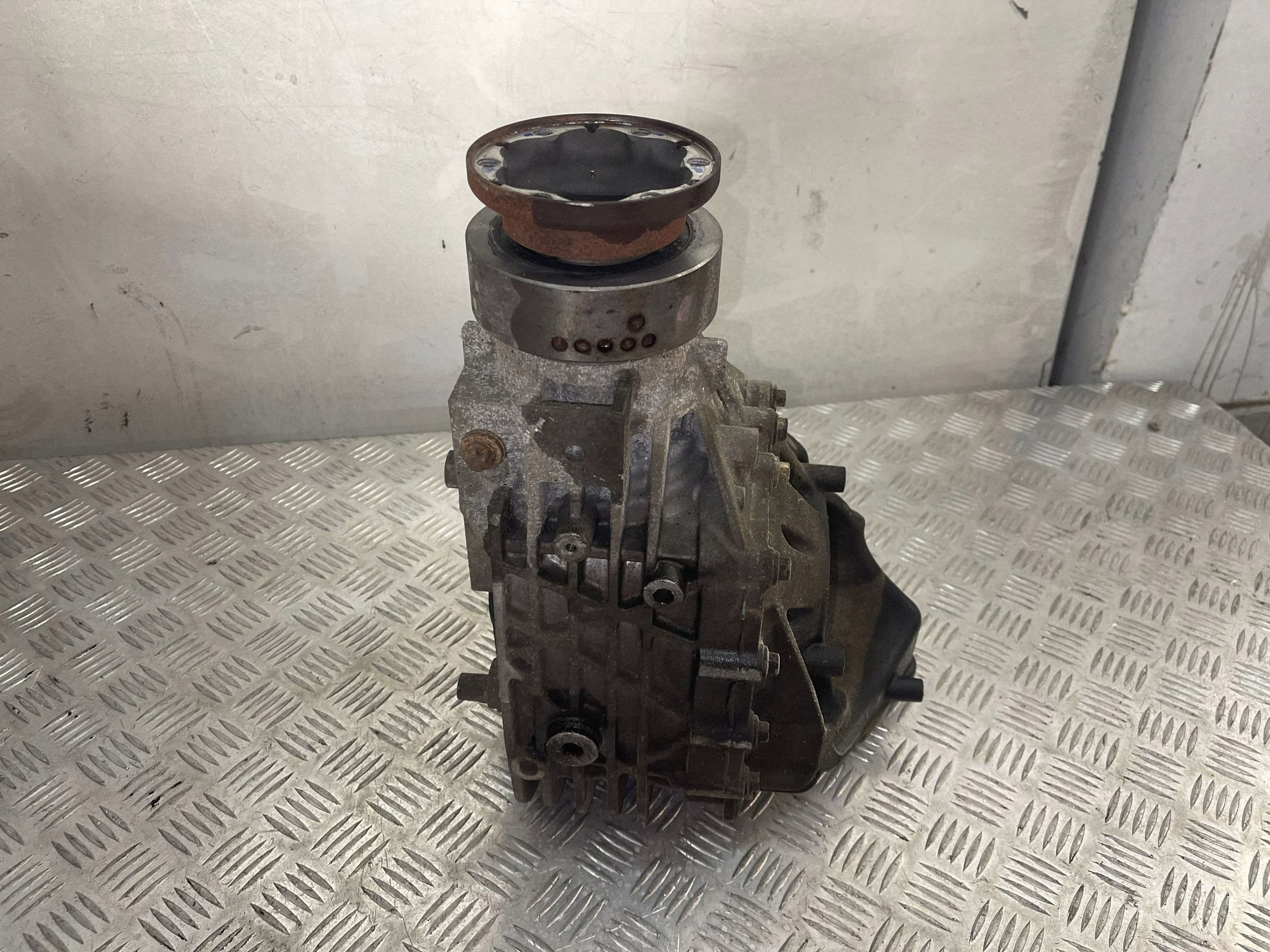 Diferencial trasero Maserati Quattroporte 670030134 usado 4