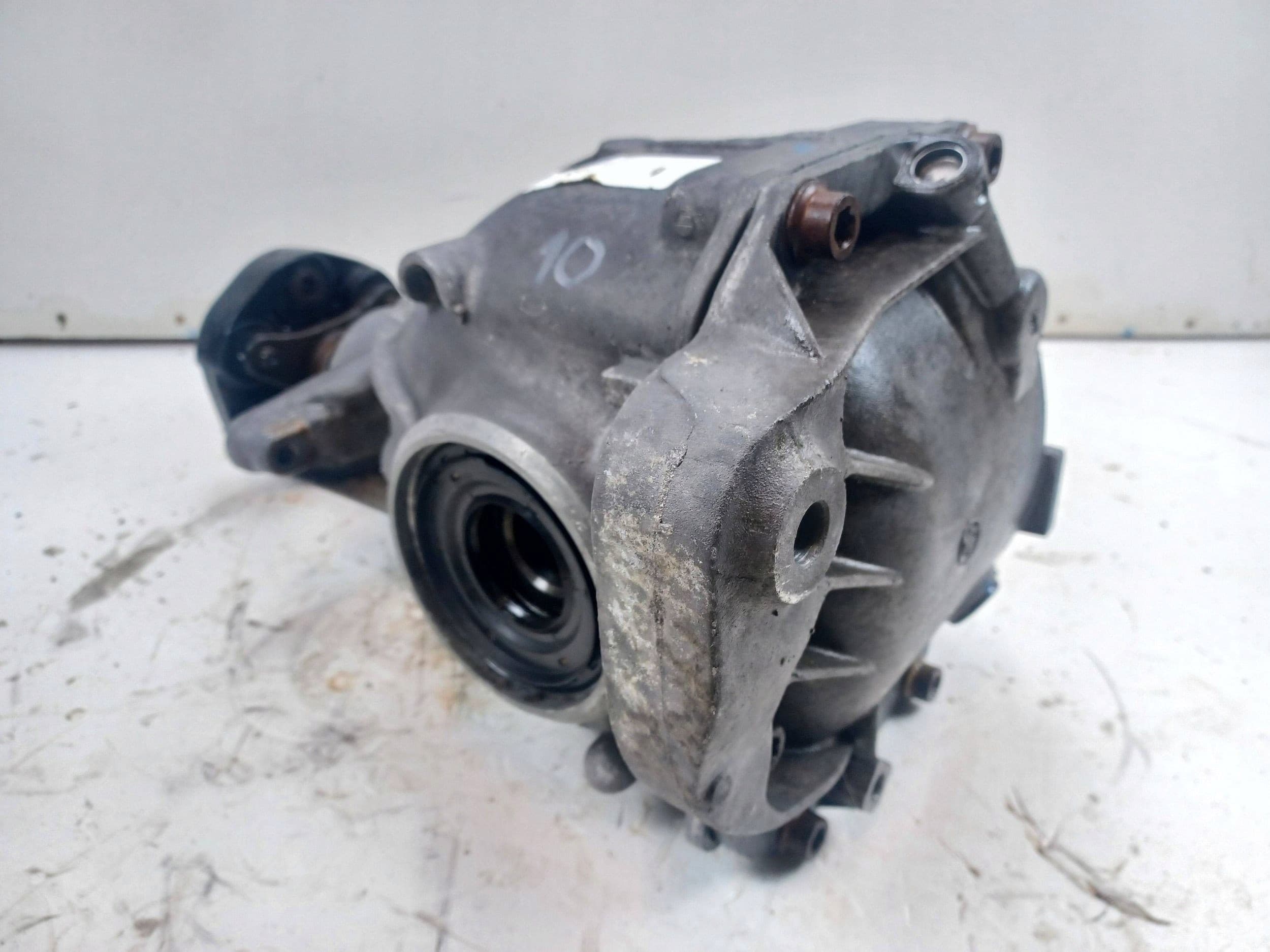 Diferencial trasero BMW 740i F01 F02 N54 3.73 7573821 usado 3