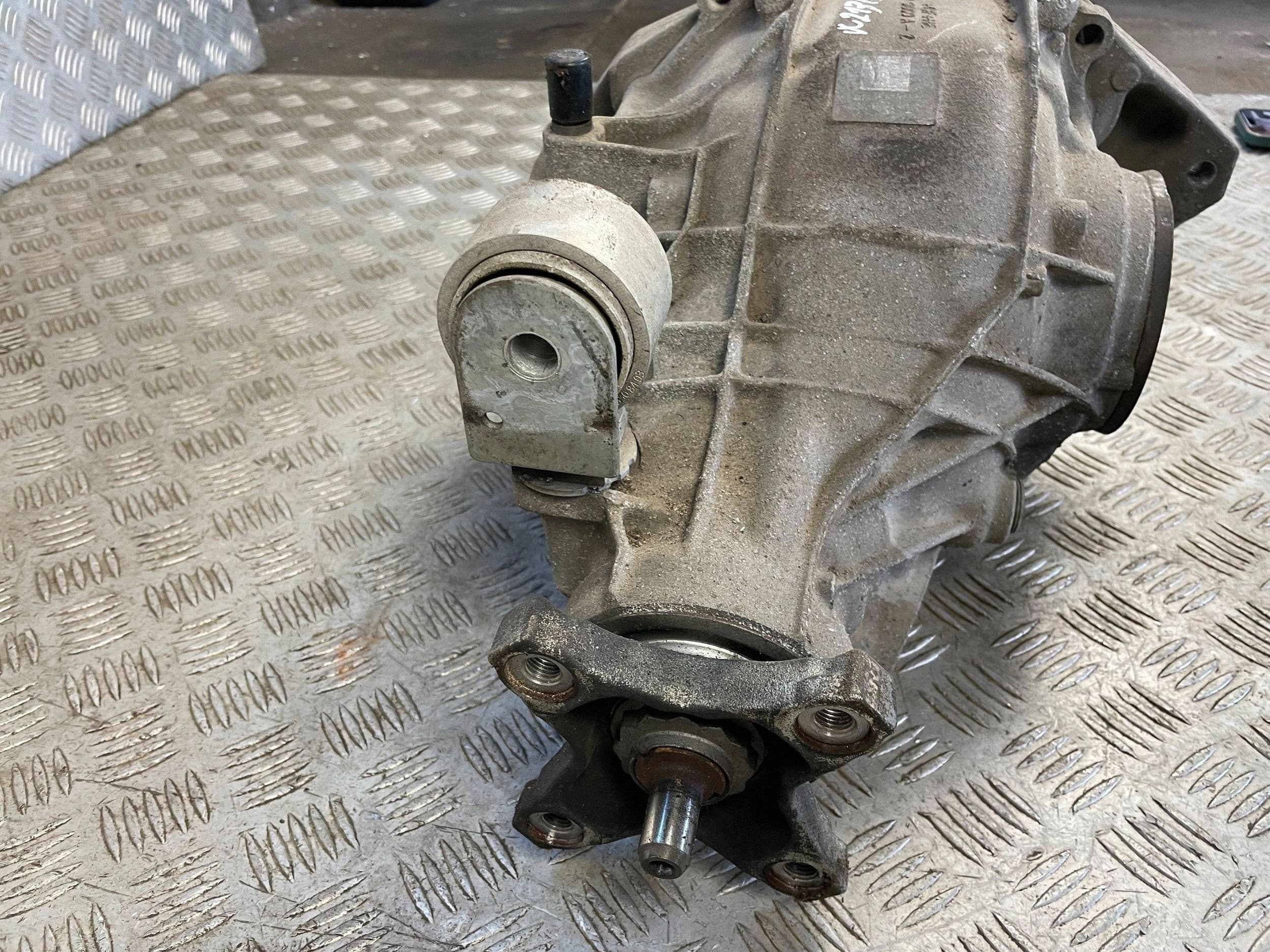 Diferencial trasero Mercedes-Benz E W213 2021 A2133501415 usado 4