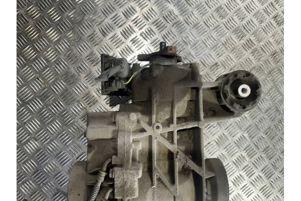 Diferencial trasero Audi Q3 8U 2016 0AY525010N usado 5
