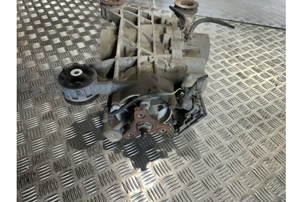 Diferencial trasero Audi Q3 8U 2016 0AY525010N usado 9