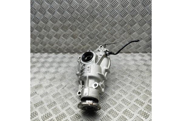 Reductor delantero BMW X6 (G06) 3.0L 219 kW 2023 usado 2
