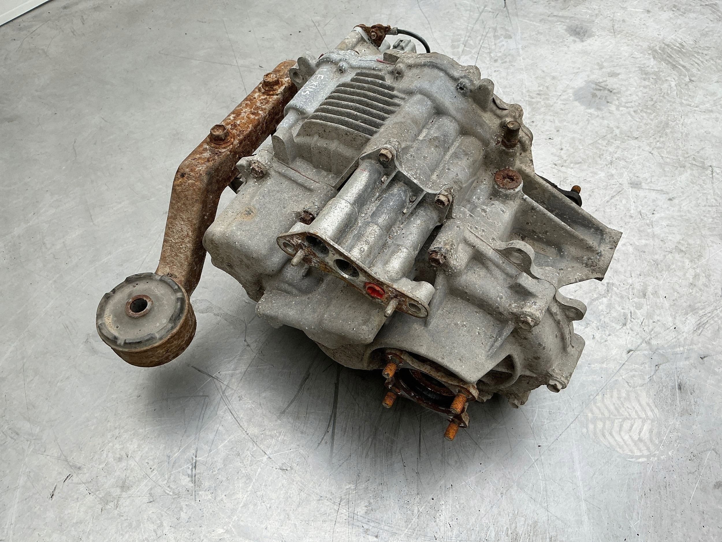 Diferencial trasero Lexus RX 330 - 350 - 400H 8209048010 usado