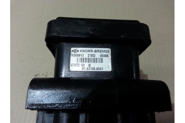 Válvula Ebs Man Tga Tgx K000913 81521066041 usado 3
