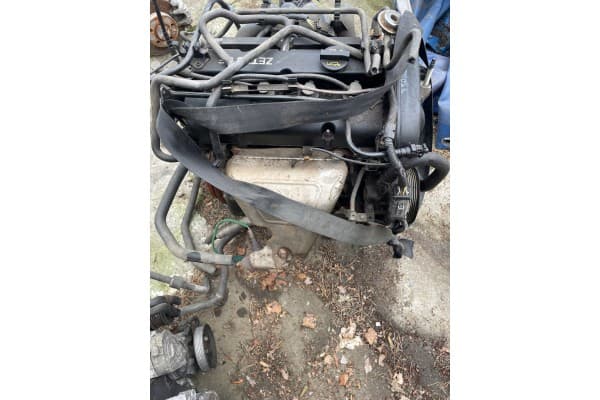 Motor 1.6 16V Ford Focus MK1 ELH00 usado 3