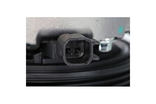 Compresor de aire acondicionado Valeo 811221 usado 2