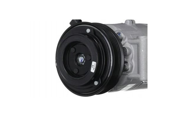 Compresor de aire acondicionado Valeo 811221 usado 4