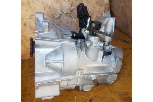 Caja de Cambios Completa Skoda Audi FM6AJ021 usado 4