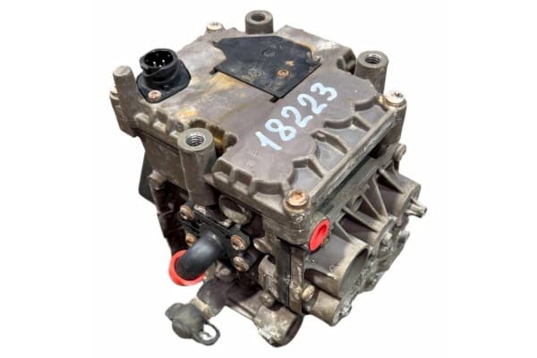 20729825 Volvo Secador de Aire usado 2
