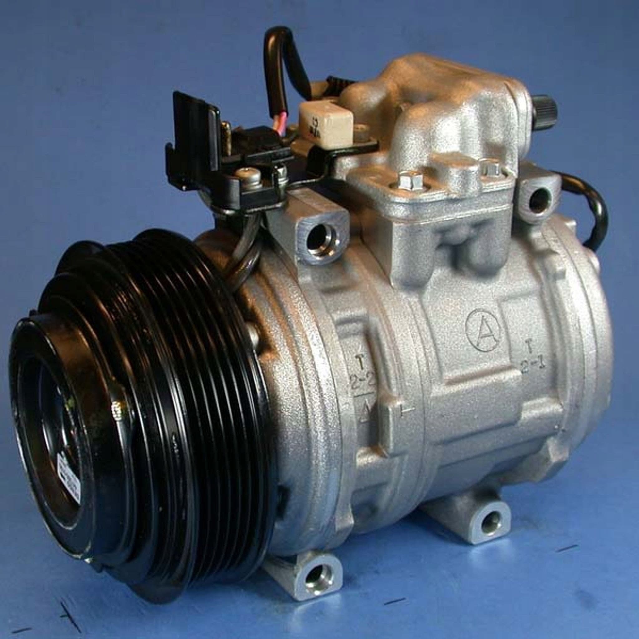 Compresor de aire acondicionado Denso DCP17012 nuevo