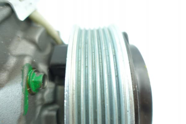 Compresor de aire acondicionado Denso DCP05095 usado 8