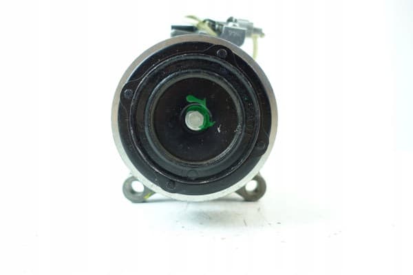 Compresor de aire acondicionado Denso DCP05095 usado 9