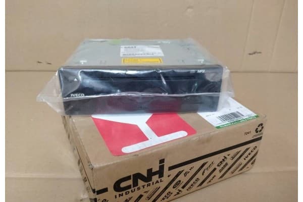 Radio CD MP3 con Navegación Iveco 500060476 usado