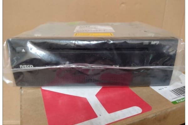 Radio CD MP3 con Navegación Iveco 500060476 usado 3
