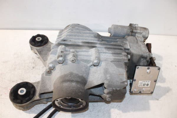 Diferencial trasero Audi Q3 8U 2016 0AY525010N usado 2