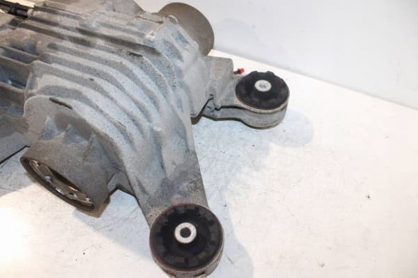 Diferencial trasero Audi Q3 8U 2016 0AY525010N usado 6