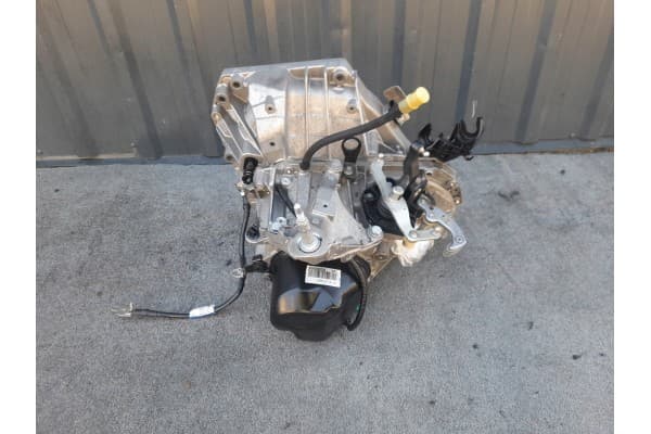Transmisión Renault Clio V 1.0 Tce JR5 081 usado 2