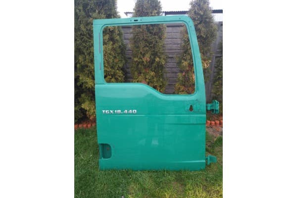 Puerta derecha con bisagras para Man Tgx usado