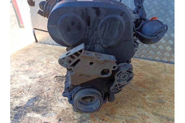 Motor diésel Audi A3 8P 2.0 TDI Azv usado 2