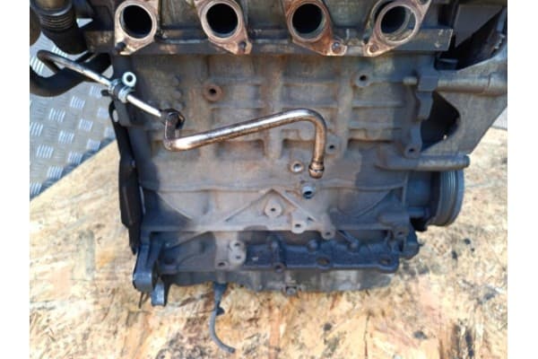 Motor diésel Audi A3 8P 2.0 TDI Azv usado 5