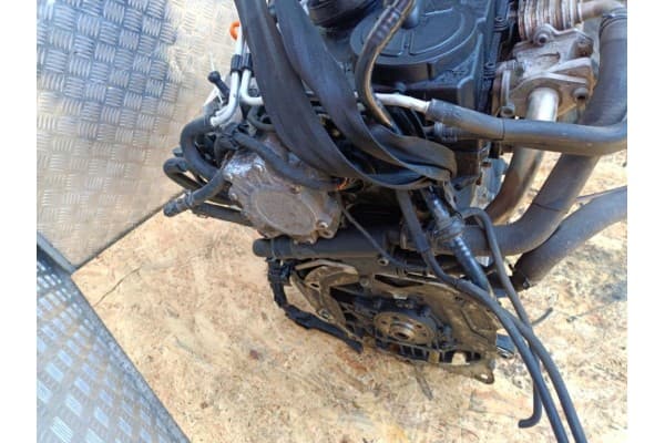 Motor diésel Audi A3 8P 2.0 TDI Azv usado 7