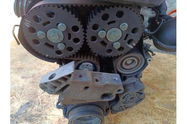 Motor diésel Audi A3 8P 2.0 TDI Azv usado 8