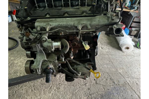 Motor Mazda 2.2 R2AA Dañado usado 5