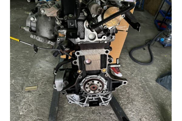 Motor Mazda 2.2 R2AA Dañado usado 7