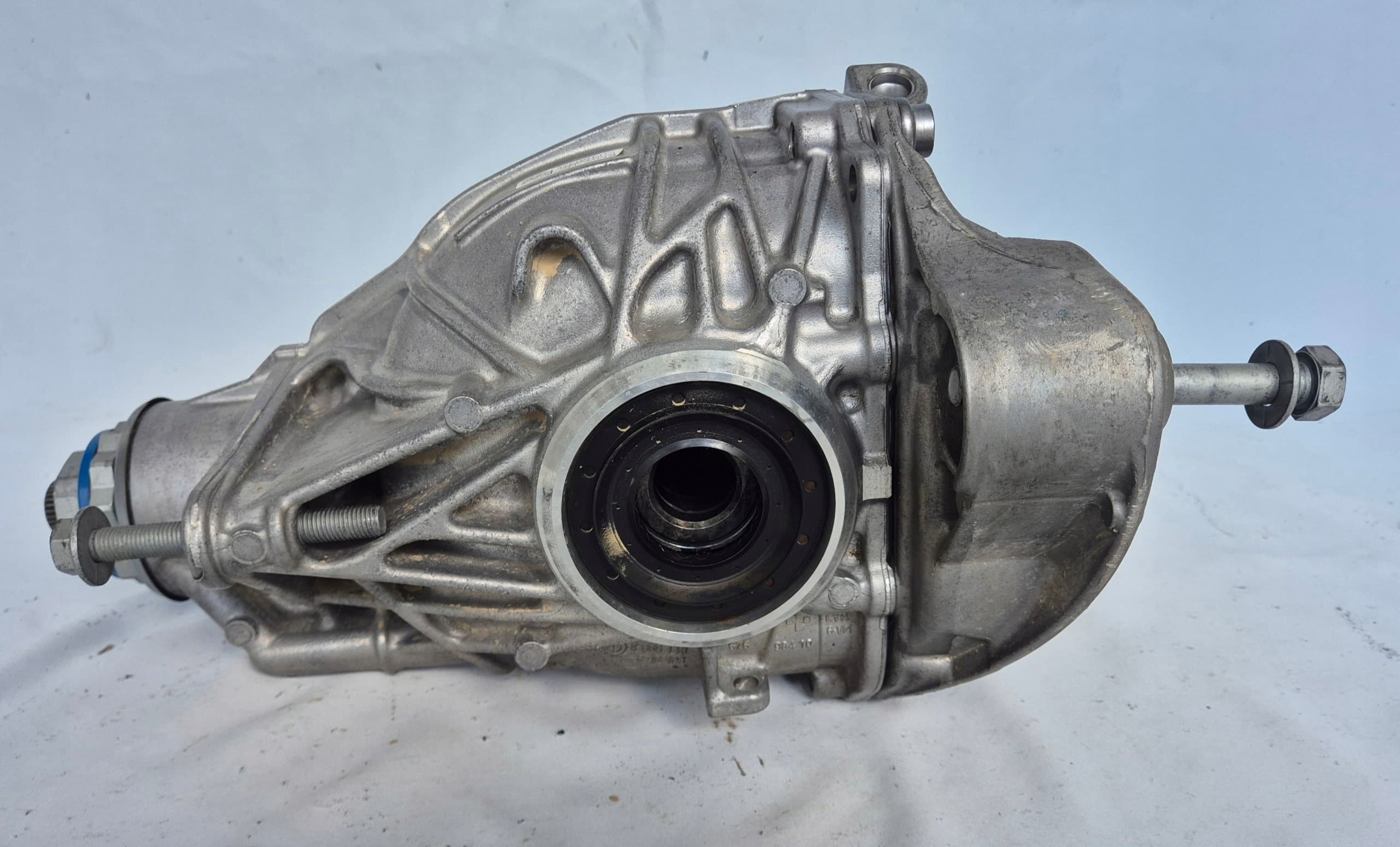 Diferencial trasero BMW 4 G22 G23 G26 2.81 8647923 usado