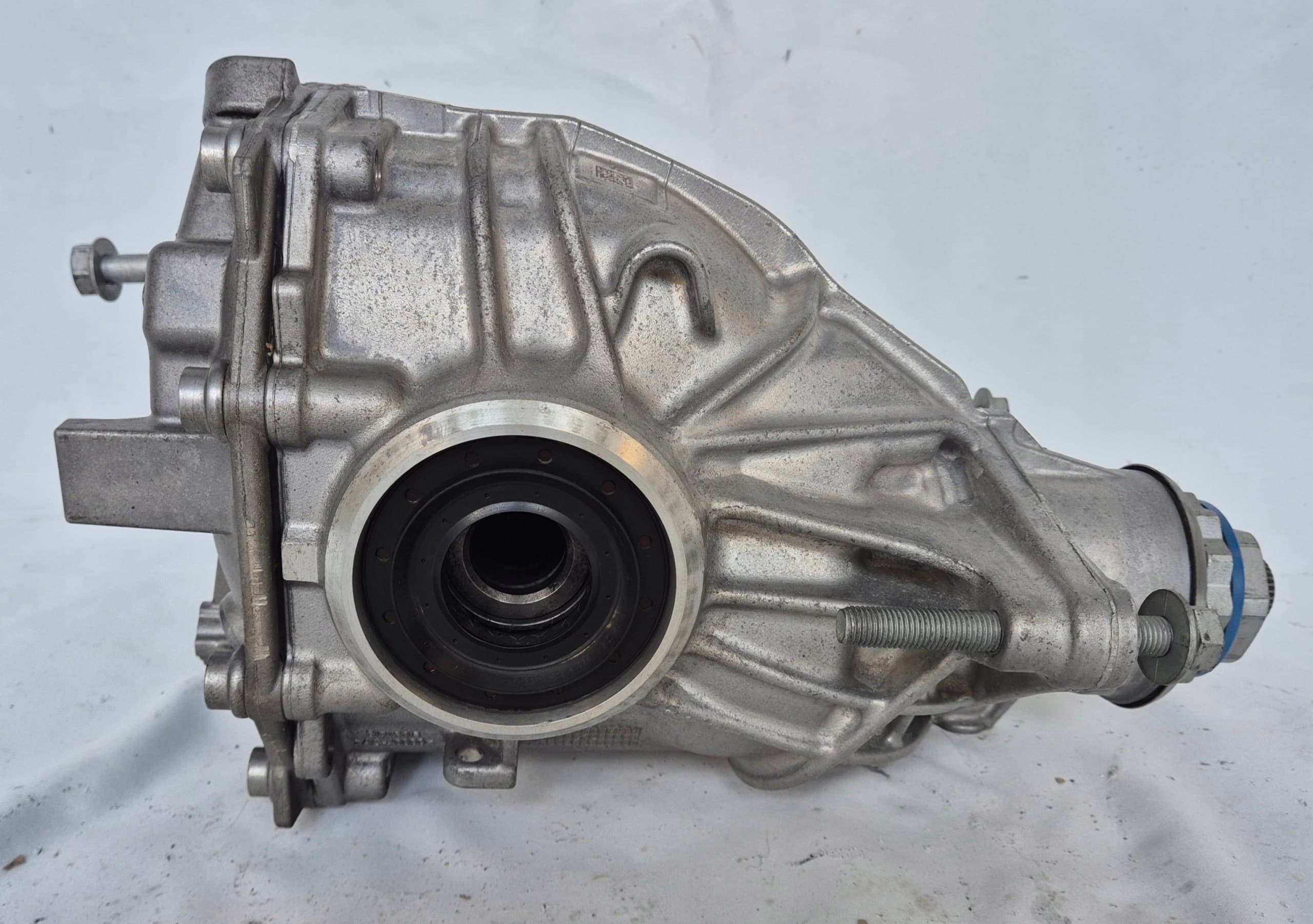 Diferencial trasero BMW 4 G22 G23 G26 2.81 8647923 usado 3