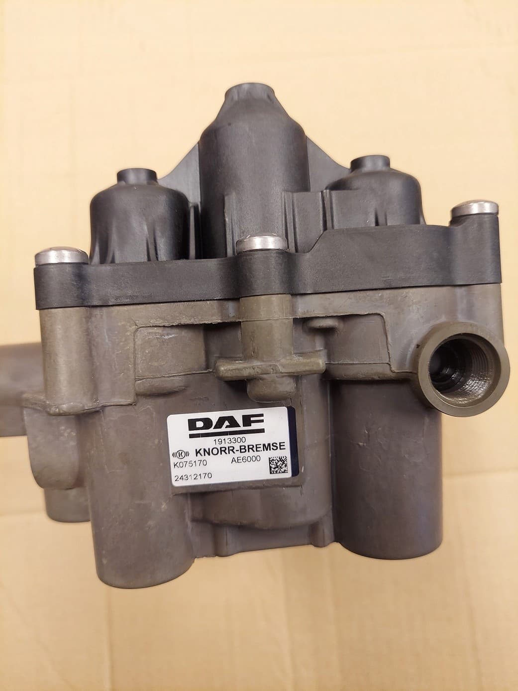 Válvula de Seis Circuitos Daf XF106 CF85 1913300 Original nuevo